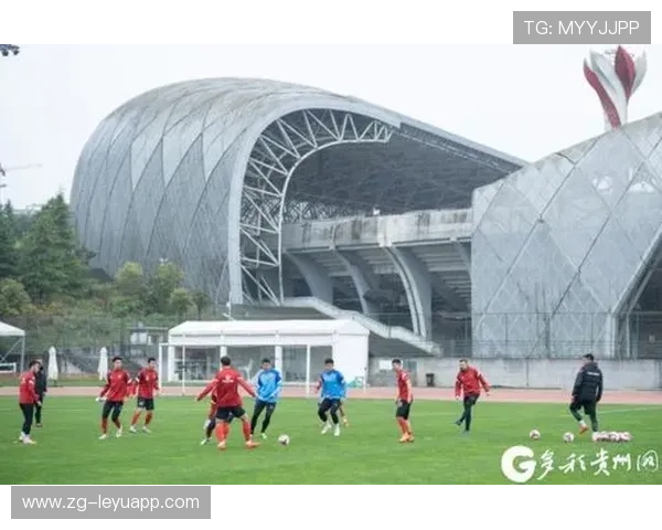足球俱乐部在赛季中期加强体能恢复与康复计划,完善足球俱乐部运营 足球俱乐部在赛季中期加强体能恢复与康复计划,完善足球俱乐部运营